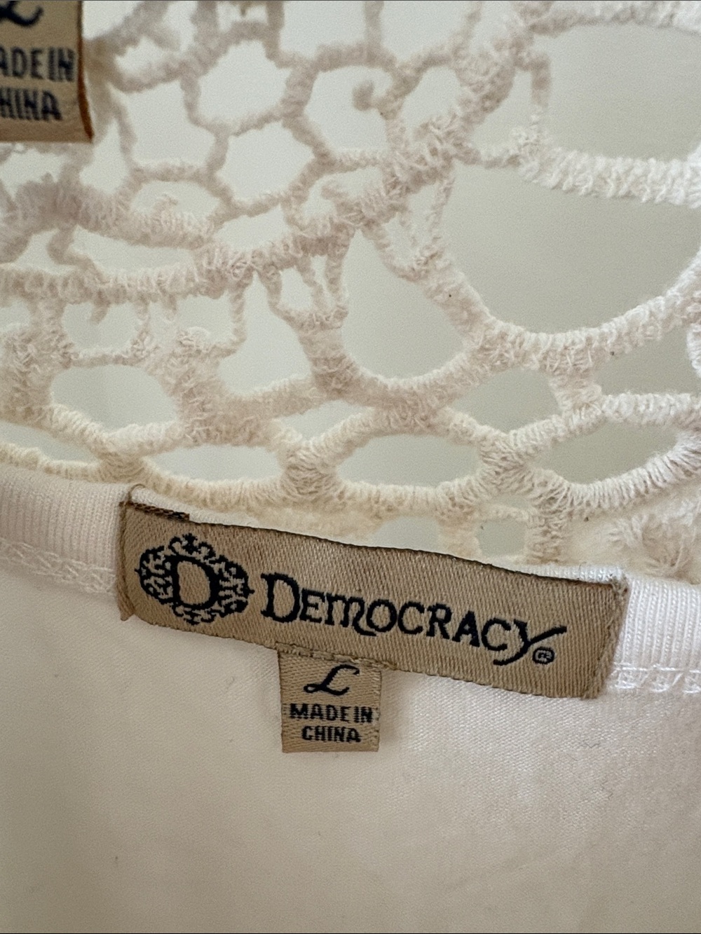 Democracy Boho Style Women’s Embroidered Top Sz Large - Picture 3 of 10